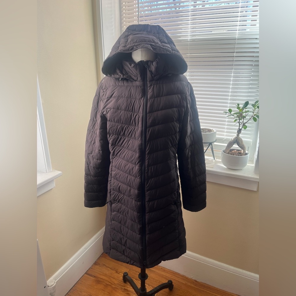 Patagonia Women’s black hooded long down puffer full zip jacket size M